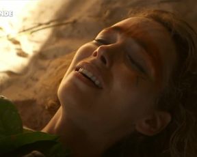 Claire Keim - Jusqu'au bout du monde (2013) celeb naked episode