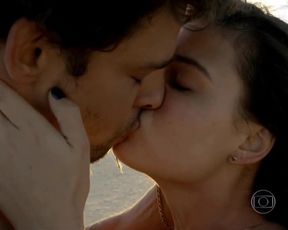 Dira Paes, Isis Valverde - Amores Roubados s01 (2014) actress naked episode