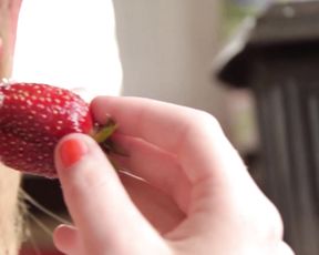 May Shelton-Hot-Strawberry