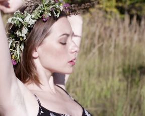 Naked Outdoors - Girl-Wind