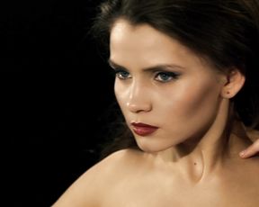 Naked on Stage - Brunette Arctic - Water Drops