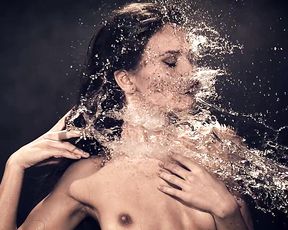 Naked on Stage - Brunette Arctic - Water Drops