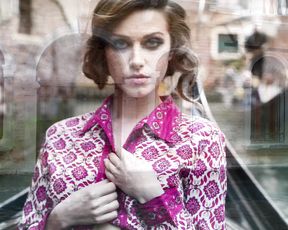 Naked on Stage - Girl Venician