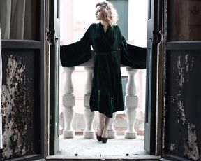 Naked on Stage - Girl Venician