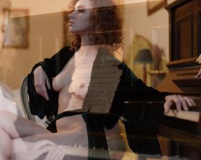 Naked on Stage - Girl Venician