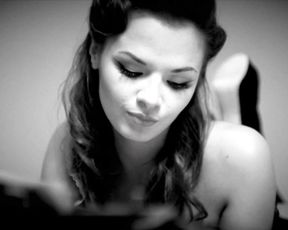 Nude Art Story - White and Black Pin-Up