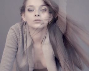 Nude Art Studio - Beauty Girl wearing a sweatshirt