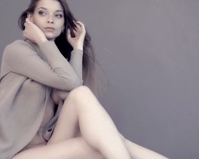 Nude Art Studio - Beauty Girl wearing a sweatshirt