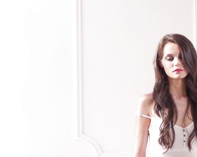 Nude Art Video - Brunette Whirling