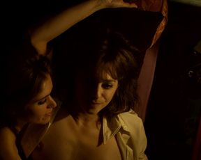 Amira Casar, Maud Wyler naked - Mixte s01e05 (2021) TV episode