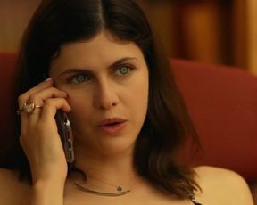 Alexandra Daddario, Sydney Sweeney, Brittany O’Grady sexy – The White Lotus s01e03 (2021)