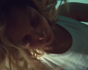 Julia Kijowska nude - Rysa s01e01-08 (2021) TV movie