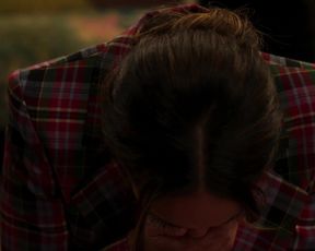 Amber Stevens West nude - Run the World s01e08 (2021)