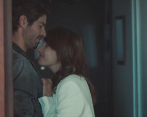 Julie De Bona, Kim Higelin naked - Plan B s01e01-04 (2021) TV series