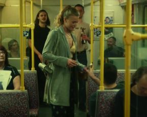 Jeanne Goursaud, Soma Pysall sexy - Para - Wir sind King s01e04 (2021) TV episode