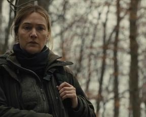 Kate Winslet sex scenet, Cailee Spaeny naked - Mare of Easttown s01e01-02 (2021) TV series