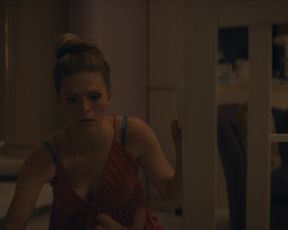 Molly Griggs, Grace Gummer hot bikini - Dr. Death s01e03e05 (2021) TV movie