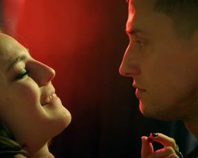 Isabelle Eidlen sexy - Prestuplenie s02e06 (2021) TV movie scene