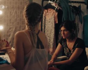 Farina Flebbe naked - Letzte Spur Berlin s10 e07 (2021) TV series