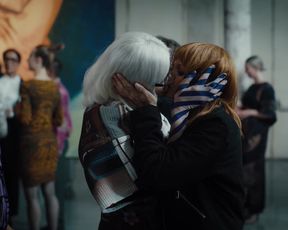 Mavie Horbiger nude - Ich und die Anderen s01e01 (2021) nackte schauspielerin in einer topless sexy szene