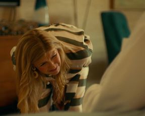 Alexandra Daddario, Sydney Sweeney, Brittany O’Grady naked – The White Lotus s01e01 (2021)