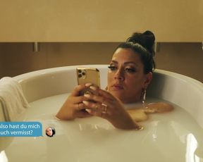 Jasmin Shakeri nude- Deadlines s01e04 (2021) TV 720p