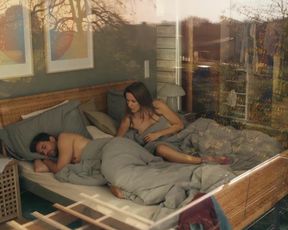 Bettina Lamprecht nackte - Nestwochen (2021)