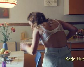 Janina Fautz, Katja Plodzistaya nackte - Die unheimliche Leichtigkeit der Revolution (2021) hot scenes
