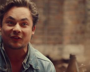 Janina Fautz, Katja Plodzistaya nackte - Die unheimliche Leichtigkeit der Revolution (2021) hot scenes