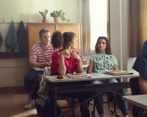 Janina Fautz, Katja Plodzistaya nackte - Die unheimliche Leichtigkeit der Revolution (2021) hot scenes