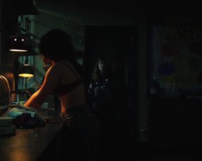 Olivia Scott Welch, Kiana Madeira, Julia Rehwald sexy - Fear Street Part 1 1994 (2021)