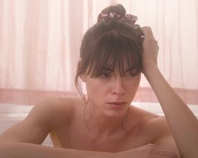 Alexia Cicard sexy - Je suis l'ennui (2021) Hot Bath Scene