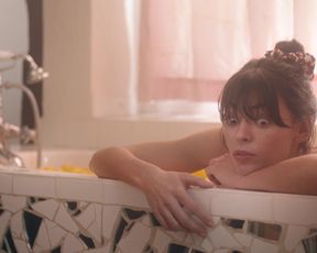 Alexia Cicard sexy - Je suis l'ennui (2021) Hot Bath Scene