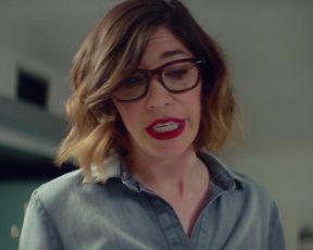 Dakota Johnson, St. Vincent naked - The Nowhere Inn (2020)