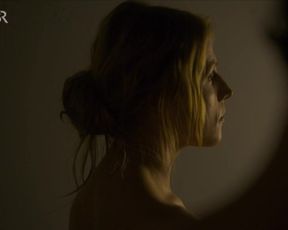 Franziska Weisz sexy - Girl Meets Boy (2020)