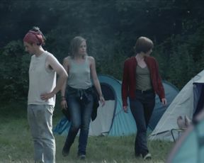 Lizzie Brochere, Maylis Dumon - Les rivieres pourpres s03e06 (2021) celeb topless scene from the movie