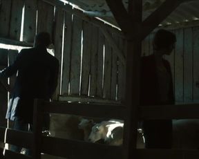 Lizzie Brochere, Maylis Dumon - Les rivieres pourpres s03e06 (2021) celeb topless scene from the movie