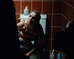 Tamar van Waning naked - Paradise drifters (2020)