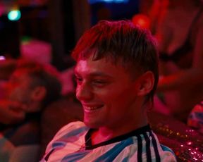 Tamar van Waning naked - Paradise drifters (2020)