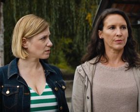 Nina Proll - Vorstadtweiber s01e50 (2020) actress nude scene