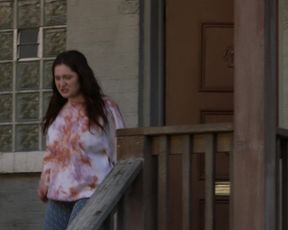 Elise Eberle - Shameless s11e07 (2021) celeb boobed scene