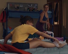 Elvira Camarrone, Sofia Migliara sexy - Sulla Stessa Onda (2021) Hot movie scene