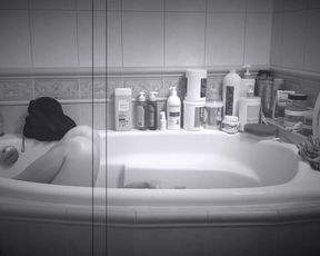 Jagoda Rall naked - Cztery pokoje - na opak wywrocone (2020)