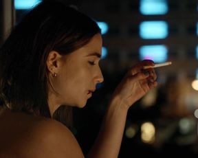 Cosima Henman naked - Extraklasse 2+ (2021) nude scene