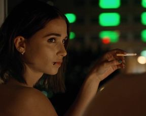 Cosima Henman naked - Extraklasse 2+ (2021) nude scene