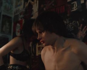 Sydney Farley naked - Drunk Bus (2020)