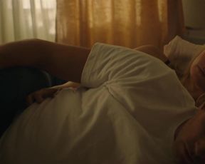 Iliza Shlesinger hot - Good on Paper (2021) hot sexy scene