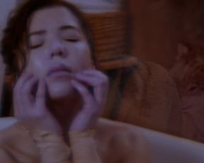 Michele Martin sexy - Howl (2021)