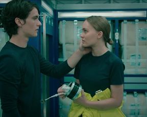 Lily-Rose Depp, Chante Adams sexy - Voyagers (2021) hot scene