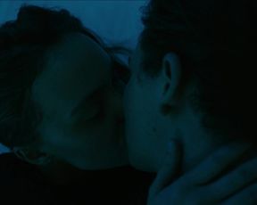 Lily-Rose Depp, Chante Adams sexy - Voyagers (2021) hot scene